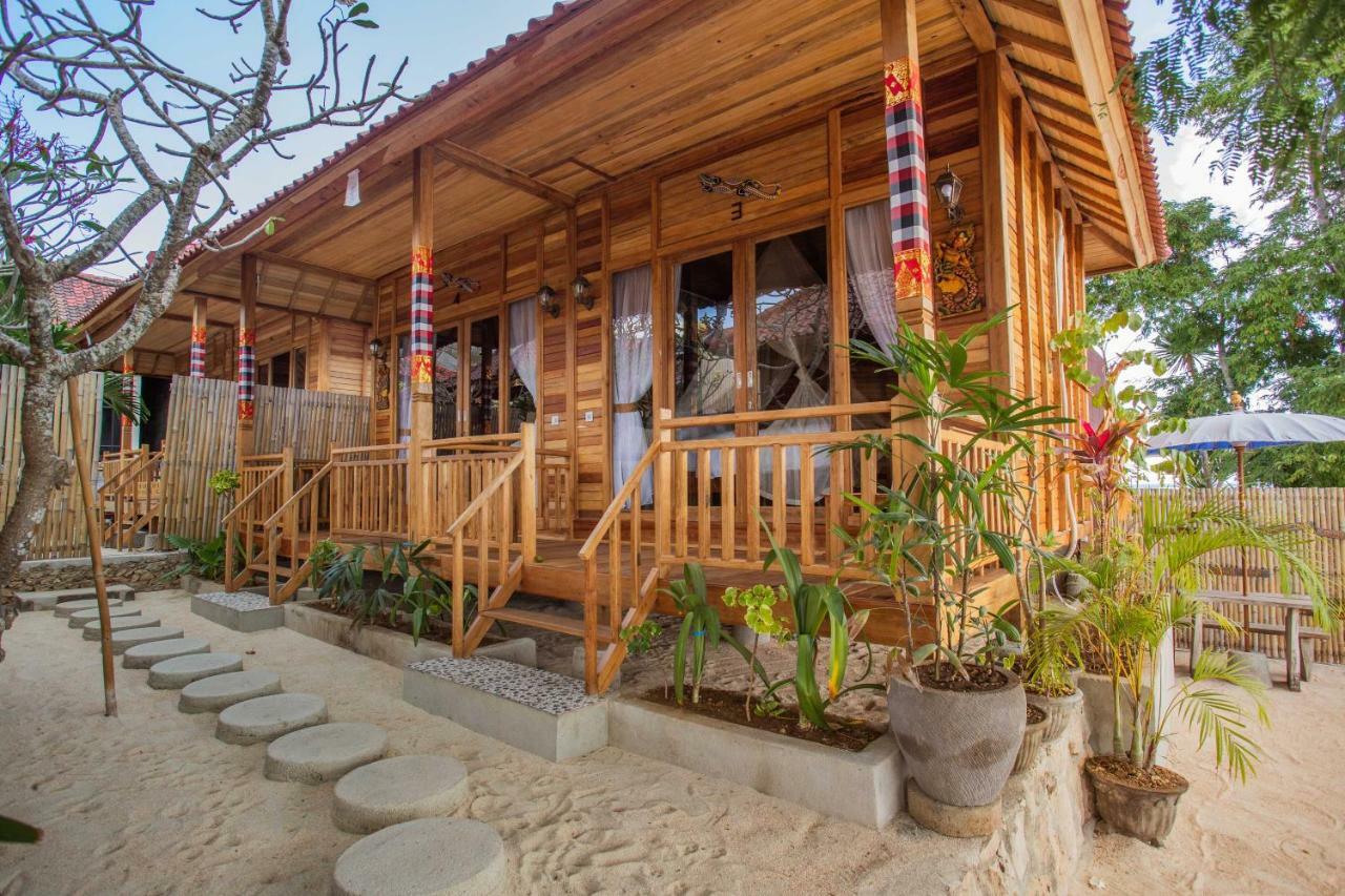 Wooden Beach Sunset Cottages Nusa Lembongan  Exterior photo