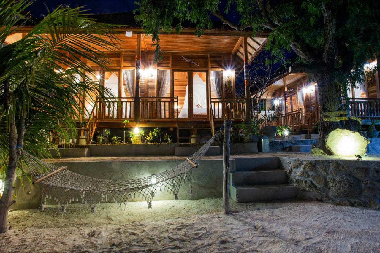 Wooden Beach Sunset Cottages Nusa Lembongan  Exterior photo