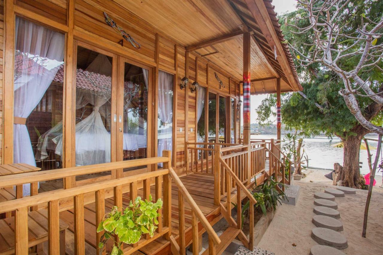 Wooden Beach Sunset Cottages Nusa Lembongan  Exterior photo