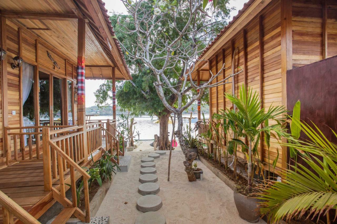 Wooden Beach Sunset Cottages Nusa Lembongan  Exterior photo